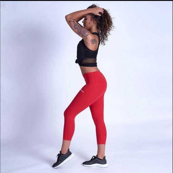 Desert Red Set Tank top & capris - Picture 10 of 13